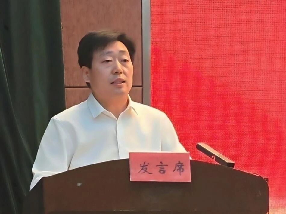 王成洪.jpg 王成洪.jpg