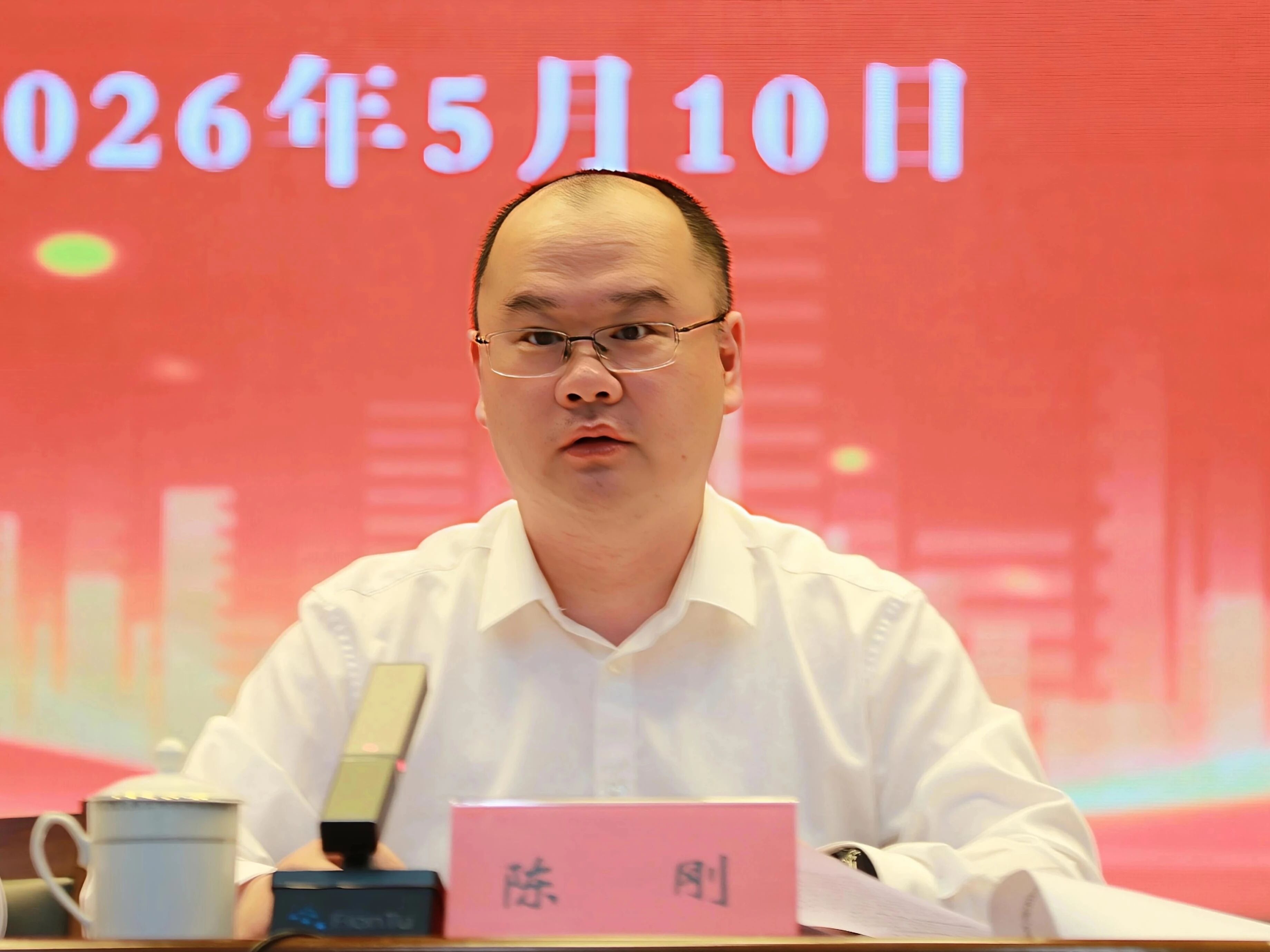 陈刚.jpg 陈刚.jpg