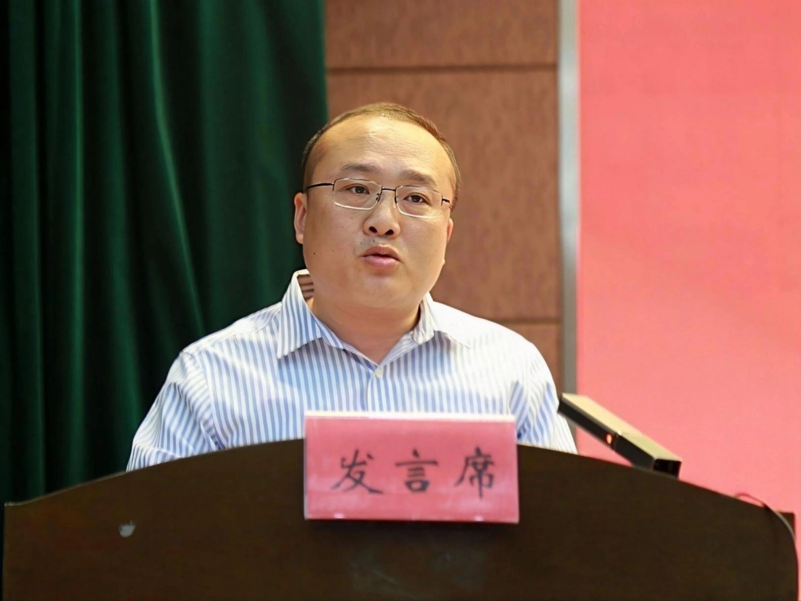 何广付.jpg 何广付.jpg